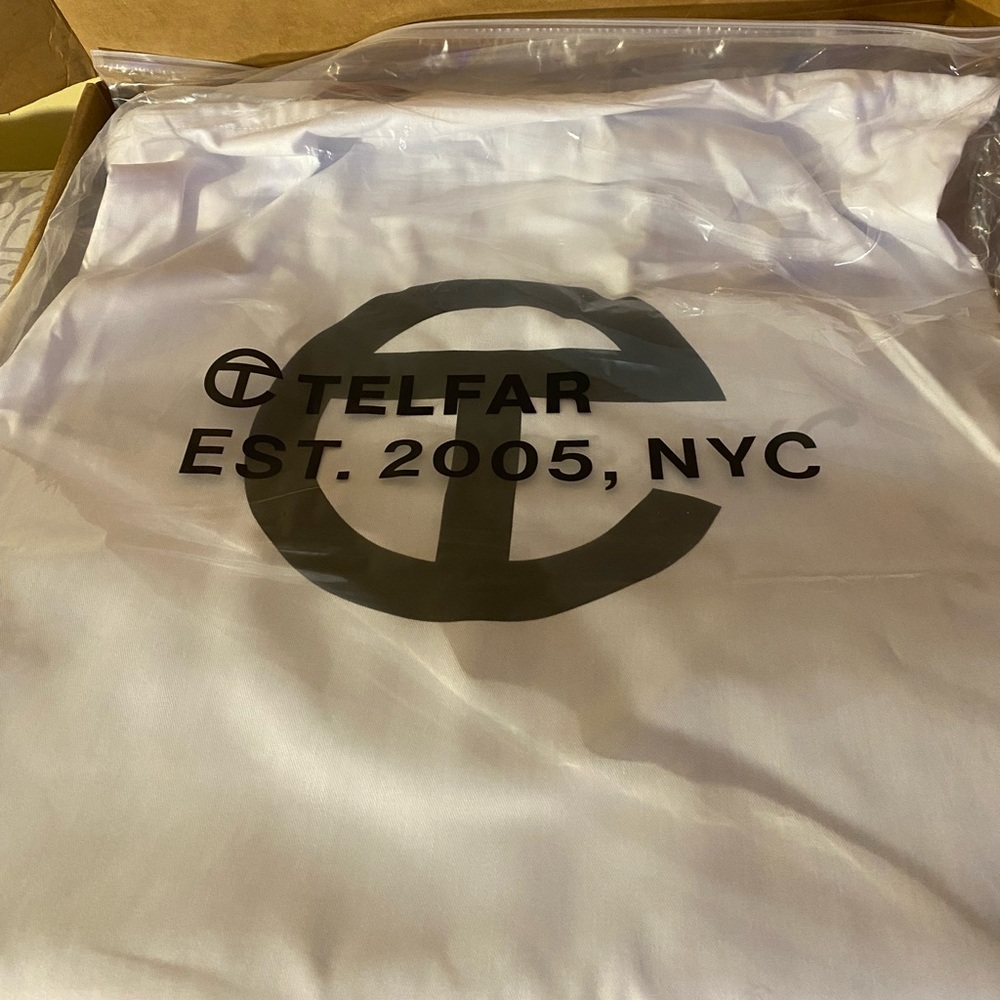 TELFAR đđđNWT LG OXBLOOD! Sold out!! GUARANTEED Authentic w/receipt! â¤ď¸â¤ď¸â¤ď¸ - Picture 8 of 9